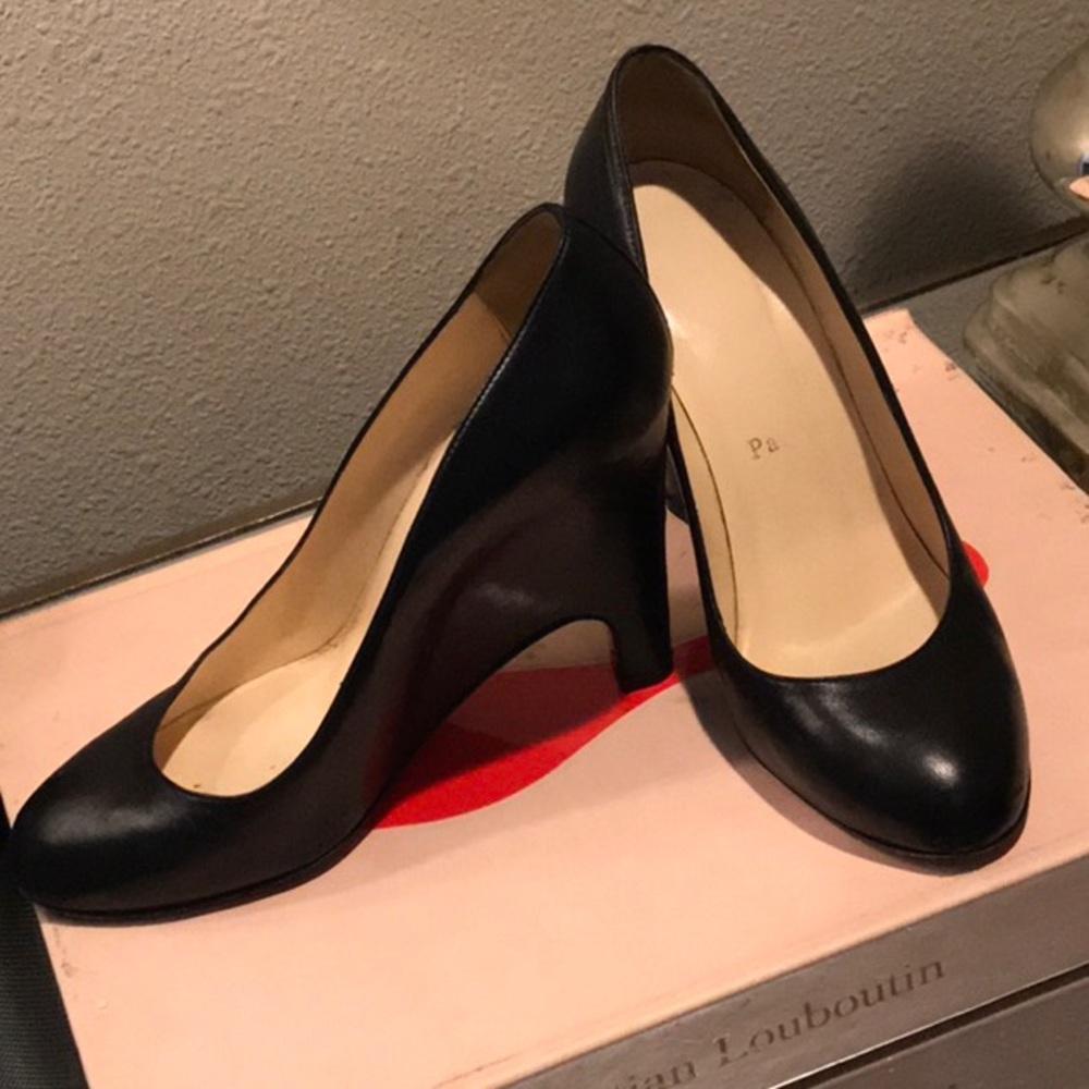 Christian Louboutin Black Morphing Leather Wedges. Size 38 (7.5)
